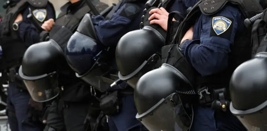 PULA U NEKOLIKO MINUTA OKUPIRANA POLICIJOM: ZAUSTAVLJEN JE PROBOJ 50 LJUDI U GRAD