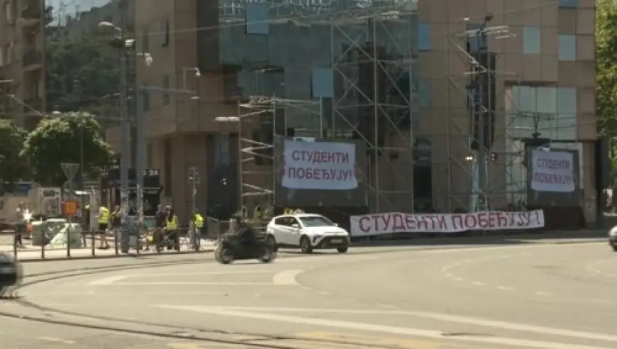 POČELO OKUPLJANJE PROTIV VUČIĆEVE VLASTI. VLAKOVI DILJEM SRBIJE OD JUTRA NE VOZE ZBOG DOJAVE O BOMBI