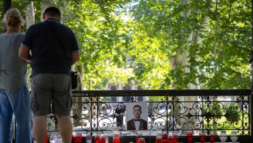 ZAGREBČANI ODALI POČAST UBIJENOM LUKI: "MORAMO ZAUSTAVITI OVAKVE TRAGEDIJE, HRVATSKA TREBA PROMJENU"