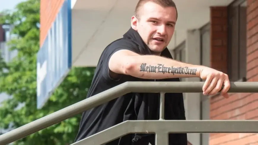 JEDAN OD UHIĆENIH ZBOG IZNUDE I POŽARA NOSI ZAKONOM ZABRANJENU TETOVAŽU, EVO ŠTO ZNAČI
