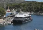 DETALJI HAVARIJE NA MORU: SUMNJA SE DA JE TIJELO OSOBE ZA KOJOM SE TRAGA U JEDRILICI, JEDNA ŽRTVA ZADOBILA PRIJELOM KRALJEŽAKA