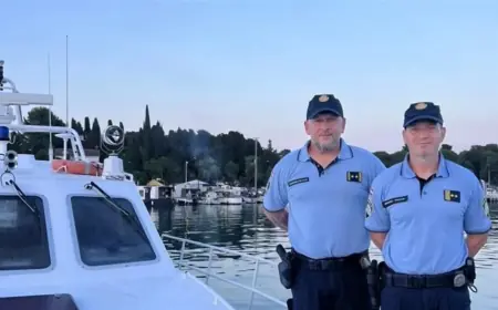 ISCRPLJENI PAR SATIMA PLUTAO MOREM, STRUJE IH ODVUKLE OD OBALE: SPASILI SU IH POLICAJCI MARIO I DALIBOR
