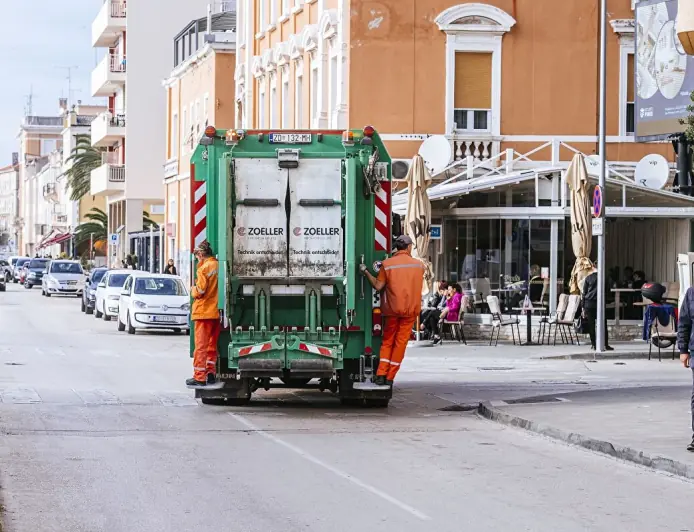 ZADAR PUCA PO ŠAVOVIMA: RADNICI ČISTOĆE DIGLI GLAS!