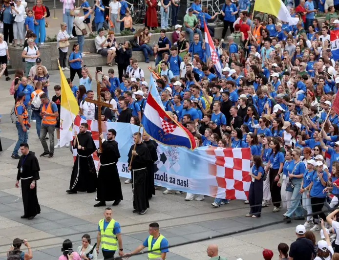 TISUĆE MLADIH NA ANTUNOVSKOM HODU UZ GESLO "AKO IMAŠ BOGA, IMAŠ SVE"