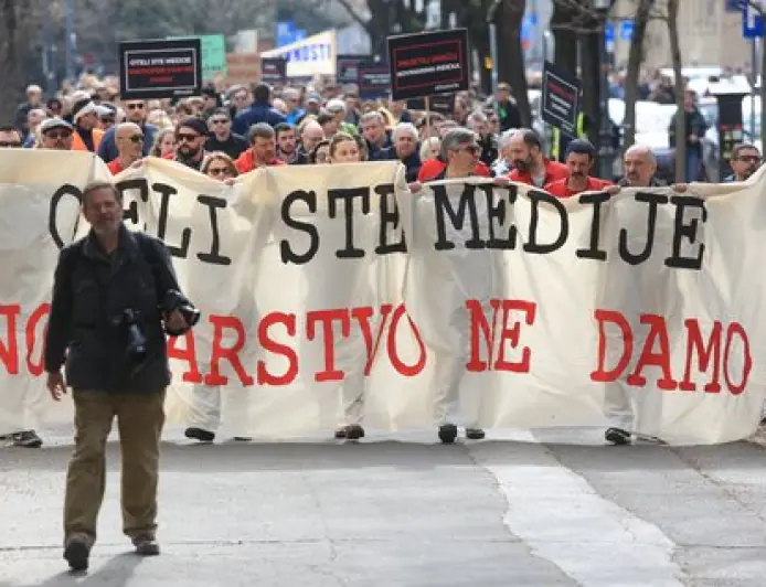 BURNO U SABORU: "VIŠE OD 60 POSTO NOVINARA NE MOŽE ISTRAŽIVATI MOĆNIKE ZBOG VLASTITE PREKARNE EGZISTENCIJE"