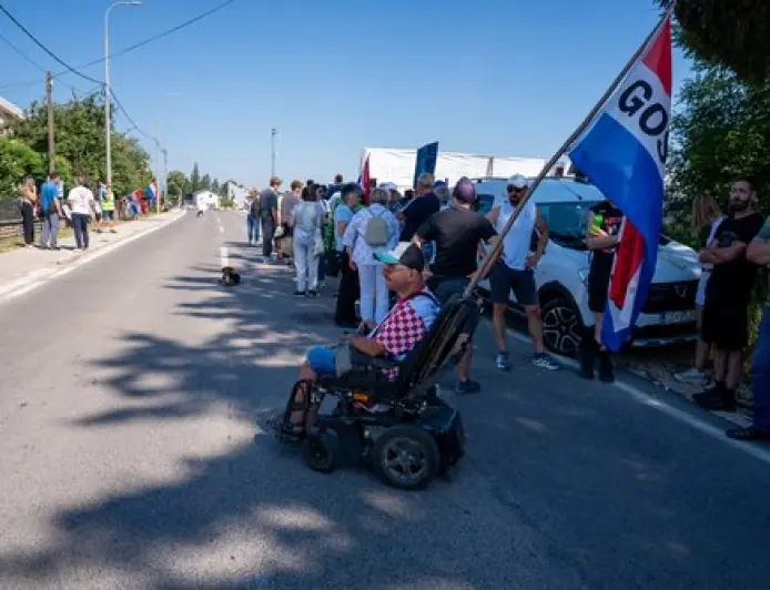 LIČANI NA NOGAMA ZBOG OPASNOG OTPADA I TVORNICE LITIJA: OGLASILA SE TVRTKA KOJA STOJI IZA POGONA
