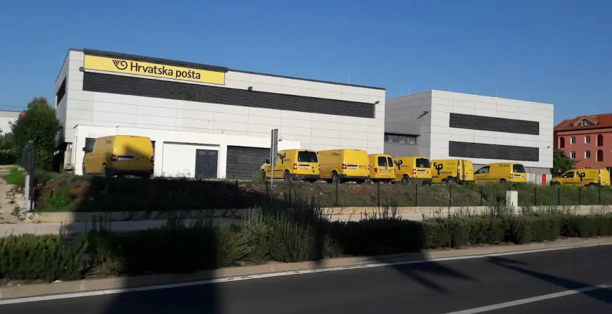 HRVATSKA POŠTA U ZADRU U TOTALNOM RASULU!!