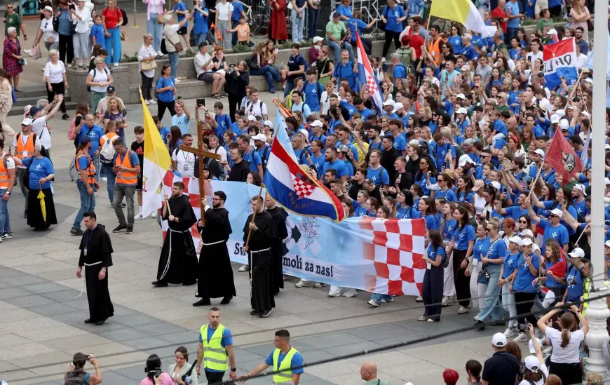 TISUĆE MLADIH NA ANTUNOVSKOM HODU UZ GESLO "AKO IMAŠ BOGA, IMAŠ SVE"