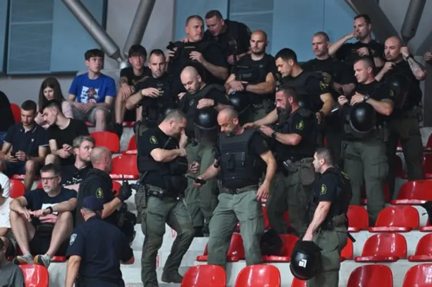 NEREDI NA TRIBINAMA: DEVET UHIĆENIH ZBOG GOVORA MRŽNJE, PIROTEHNIKE, NAPADA NA POLICAJCE...