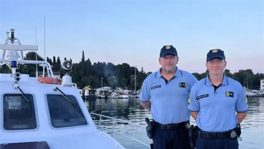 ISCRPLJENI PAR SATIMA PLUTAO MOREM, STRUJE IH ODVUKLE OD OBALE: SPASILI SU IH POLICAJCI MARIO I DALIBOR