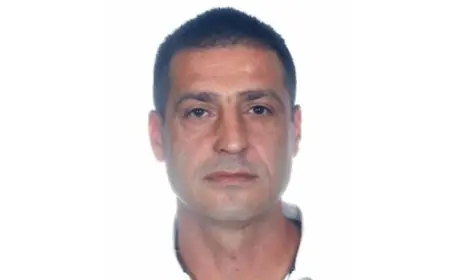 POLICIJA OBJAVILA FOTOGRAFIJE OSUMNJIČENOG ZA PUCNJAVU U ČAKOVCU: "NEMOJTE MU SE PRIBLIŽAVATI"
