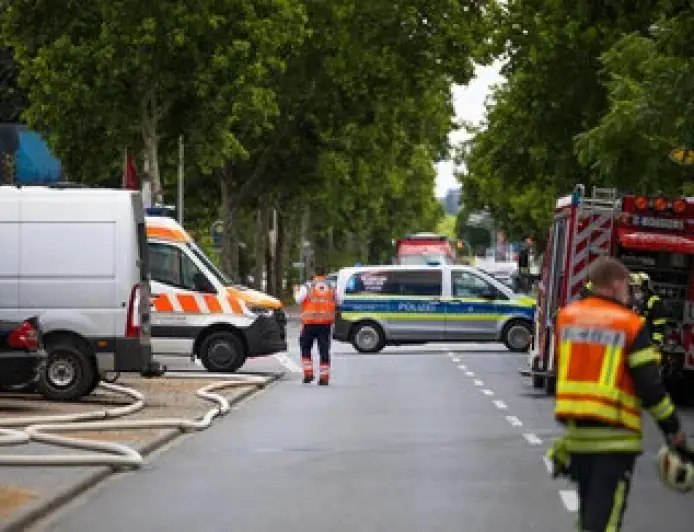 DIJETE OSTALO ZAKLJUČANO U AUTOMOBILU NA SVADBI, INTERVENIRALI ZAGREBAČKI VATROGASCI