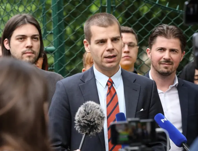 PROFESOR EKONOMIJE UHIĆEN ZBOG SPOLNOG UZNEMIRAVANJA STUDENTICE. OGLASIO SE FAKULTET