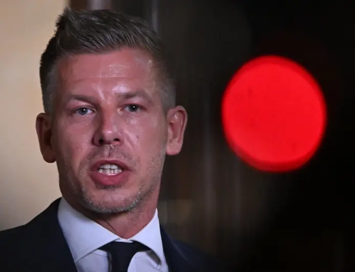 MAGYAR RAZMONTIRAO ORBANOVU DRŽAVU. PREDSJEDNIK POTPISAO VLASTITU SMJENU
