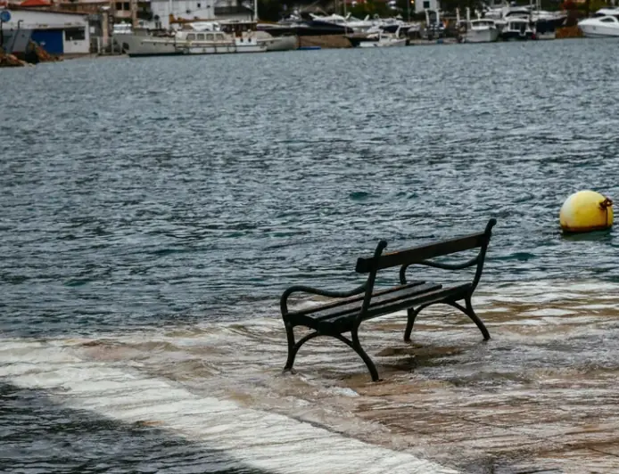 NOVI METEOCUNAMI POGODIO JADRAN, POPLAVLJENA RIVA NA HRVATSKOM OTOKU