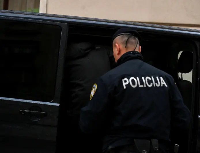 USKOK ISTRAŽUJE POLICAJKU: ‘LOKALNIM POLITIČARIMA JE ODAVALA PODATKE KAKO BI OSIGURALA GLASOVE NA IZBORIMA‘
