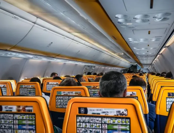 MASOVNA TUČNJAVA NA LETU ZA LIVERPOOL. PILOT OKRENUO AVION I VRATIO SE NA TENERIFE