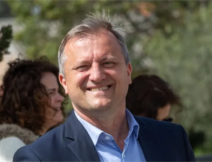 PIJANDURA I KLOŠAR BRANKO DUKIĆ PRODAO CESTU HOTELU HYATT!