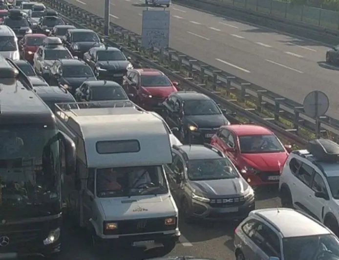 KILOMETARSKE KOLONE NA AUTOCESTAMA, IMA I NESREĆA: EVO GDJE JE NAJGORE