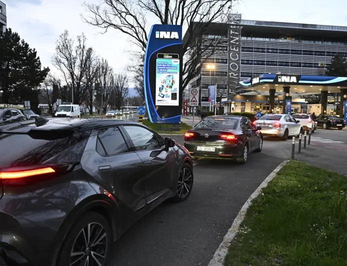 NA ININOJ PUMPI U ZAGREBU NESTALO OBIČNOG DIZELA, PREMIUM PRODAJU PO ISTOJ CIJENI