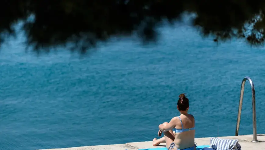 DRAMA NA PLAŽI, TROJICA MLADIĆA POSTALI HEROJI: "BEZ RAZMIŠLJANJA SU SKOČILI U MORE"
