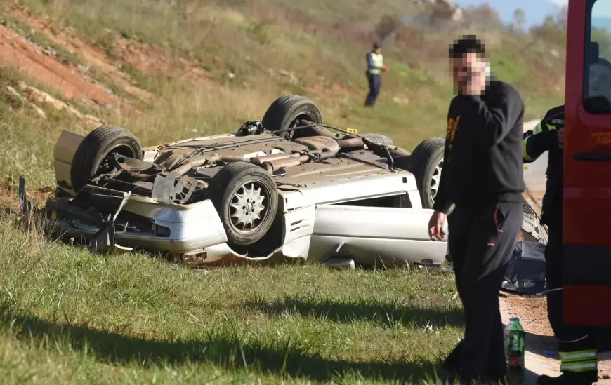 DJEVOJKA (18) BEZ VOZAČKE DOZVOLE SLETJELA S AUTOCESTE A1 I ZABILA SE U STABLO. POGINULA JE