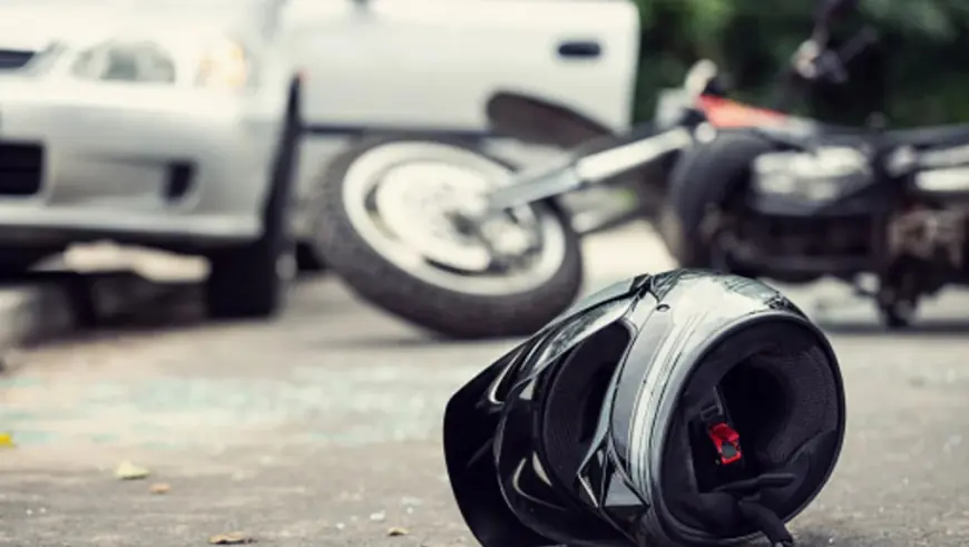 VOZAČ MOTOCIKLA POGINUO U SUDARU S AUTOMOBILOM, PROMET U PREKIDU