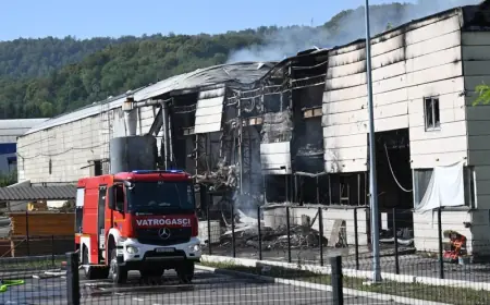 VELIKI POŽAR TVORNICE U KARLOVCU. VATROGASAC: ZVALI SU NAS KAD JE VEĆ BILO BRUTALNO
