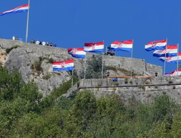 DILJEM HRVATSKE OBILJEŽAVA SE DAN POBJEDE I 31. OBLJETNICA OLUJE