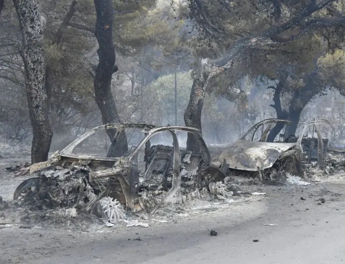 IZGORENI OBJEKTI I VOZILA, LJUDI S KOFERIMA: OVAKO IZGLEDA JUTRO NAKON NOĆNOG UŽASA