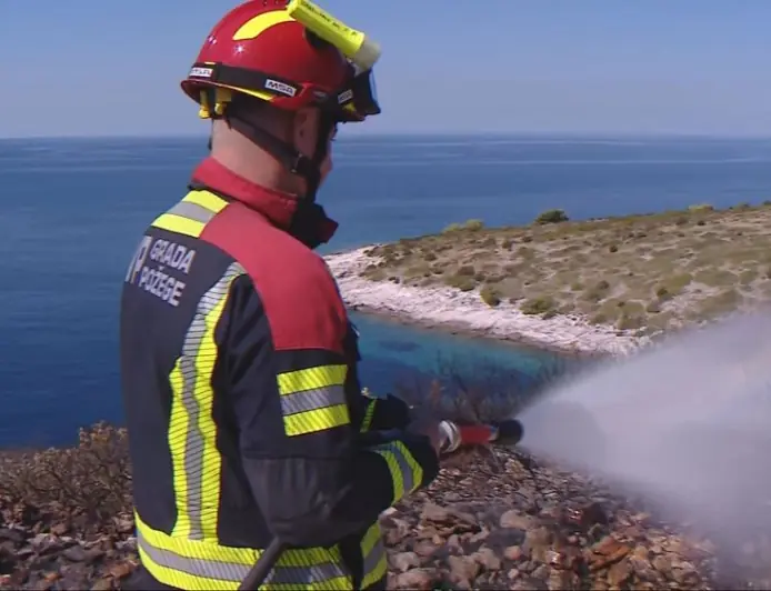 POŽAR PROGUTAO 300 HEKTARA NA DUGOM OTOKU: "NIJE BILO BAŠ UGODNO, BRZO SE PROŠIRILO"