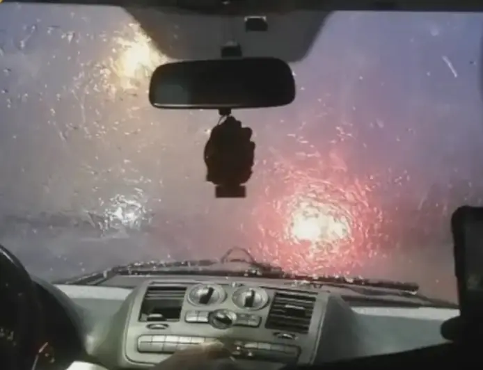 KRENULO NEVRIJEME: KOD OGULINA TUČA, AUTI STAJU NA A1. U ZAGREBU PLJUSAK I GRMLJAVINA