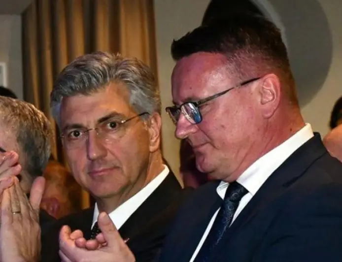 POLICIJA UPALA U ZGRADU HDZ-ove ŽUPANIJE
