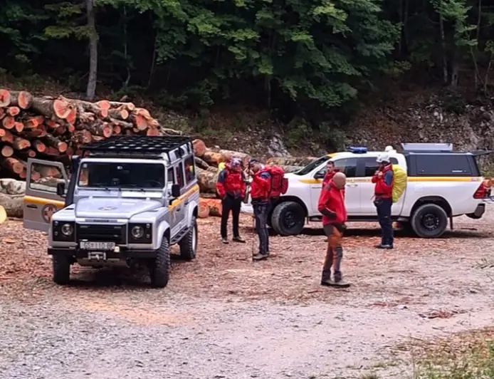 SATIMA HODALI KROZ KIŠU, VJETAR I MAGLU: HGSS PRONAŠAO OLUPINU AVIONA I DVA TIJELA