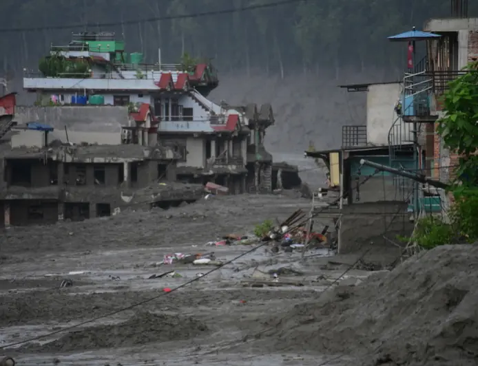 NAGLO RASTE BROJ MRTVIH I NESTALIH U NEPALU, POZNAT UZROK. "PRIJETI NOVA KATASTROFA"