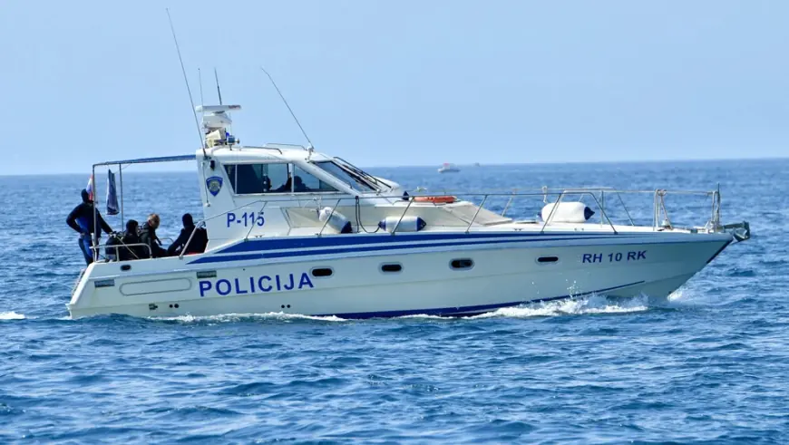 TURISTIMA TONULA BRODICA, A LOKALCI IH ISMIJAVALI: "NE SMITE TU PARKIRAT"