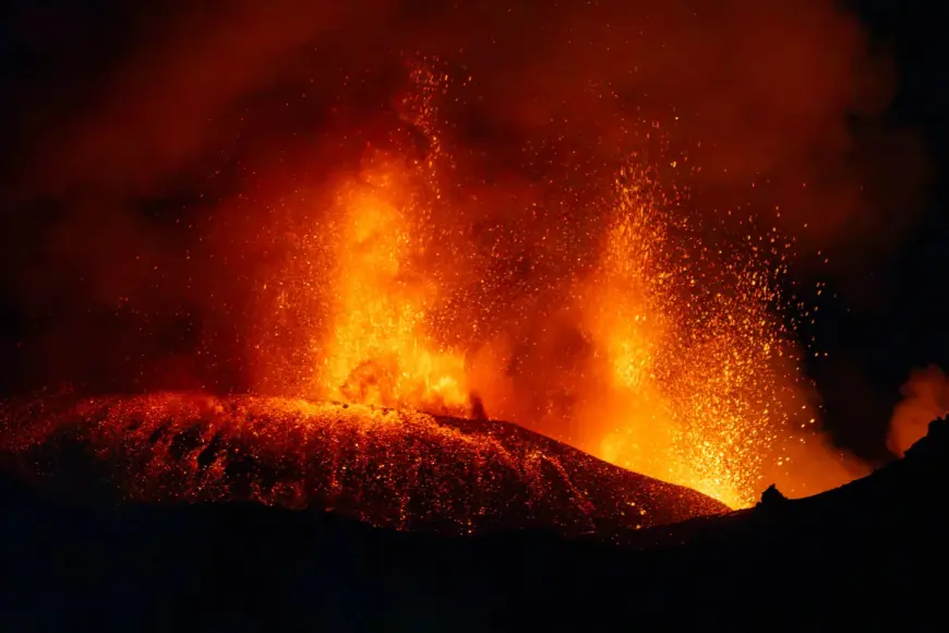 ETNA VRIJE, SICILIJA PARALIZIRANA: TISUĆE TURISTA ZATOČENO, OTKAZANO PREKO 200 LETOVA