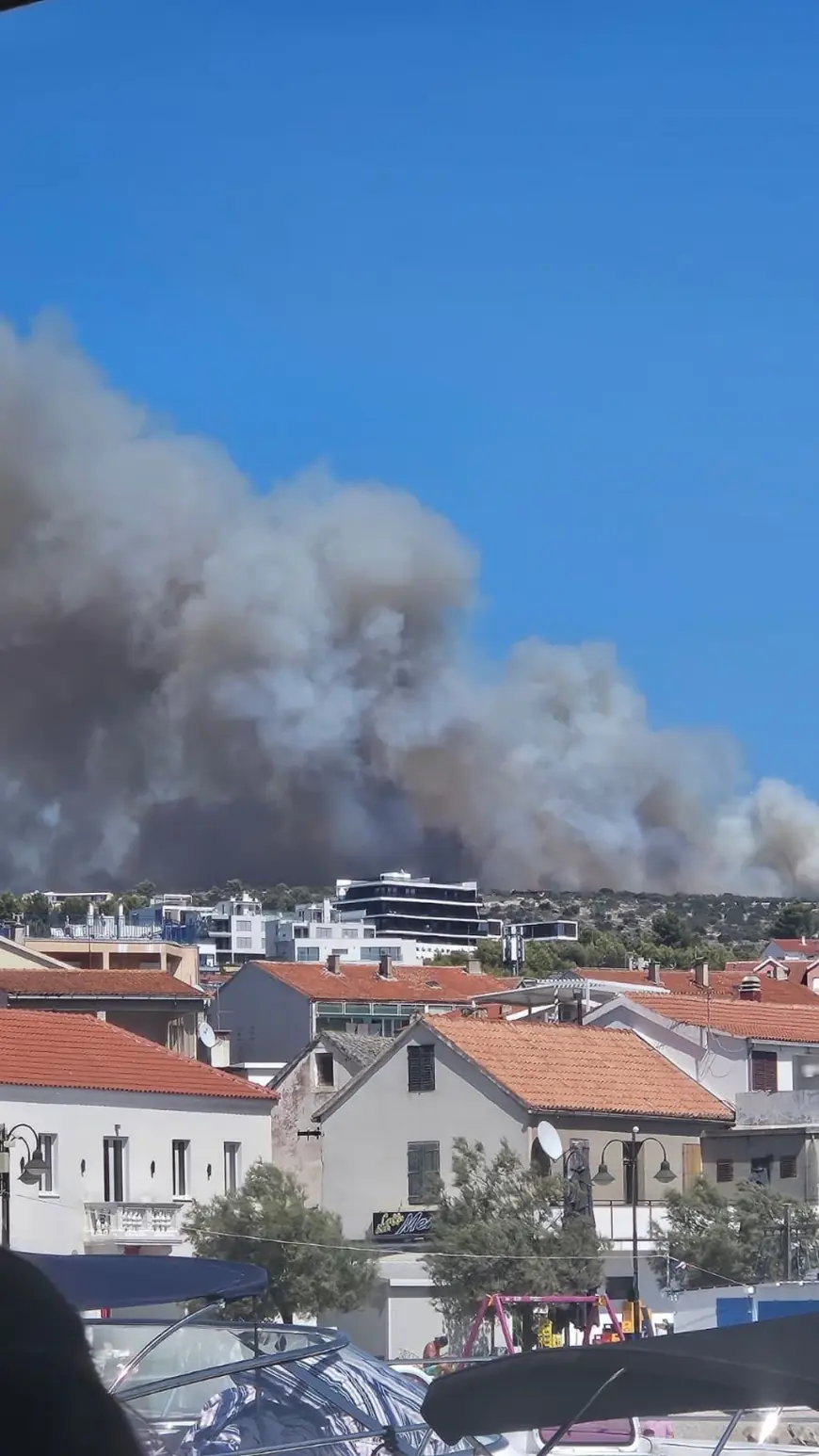 GORI IZNAD PRIMOŠTENA, AKTIVIRAN SRUUK! "PROŠIRILO SE U SAMO 10 MINUTA, TO NE MOŽETE VJEROVATI"