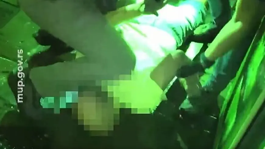 POGLEDAJTE UHIĆENJE MONSTRUMA IZ SUSJEDSTVA: SILOVAO I OPLJAČKAO ŽENU (67), NAŠLI JE ISPOD STEPENICA