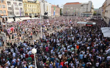 DESECI TISUĆA PROSVJEDNIKA NAPUNILI TRG BANA JELAČIĆA: POČELI SU GOVORI