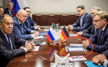 LAVROV PRED NJEMAČKOG MINISTRA STAVIO DOKUMENT O MASAKRU: ODMAH GA JE PREKRIO