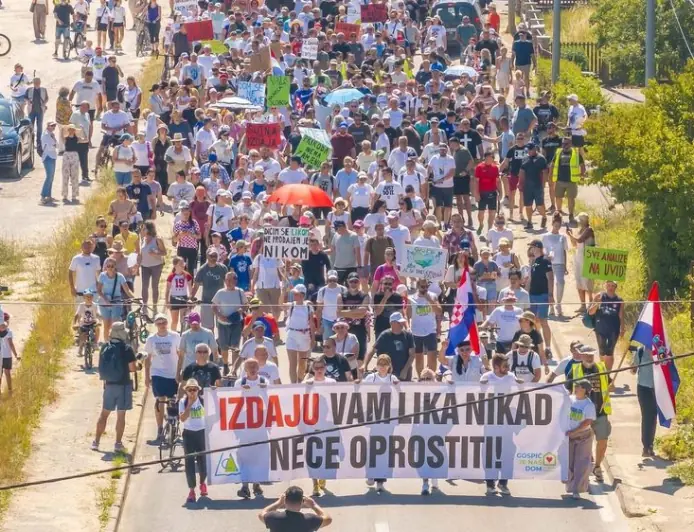 ORGANIZATORI VELIKOG PROSVJEDA UPUTILI SEDAM ZAHTJEVA VLADI