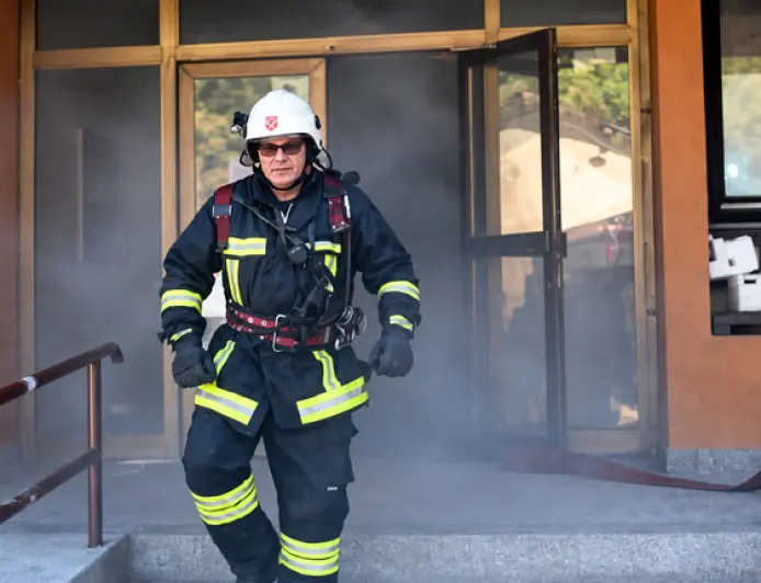TUZLANSKI VATROGASAC PREMINUO TIJEKOM INTERVENCIJE. OD NJEGA SE OPROSTIO I DVD VODICE