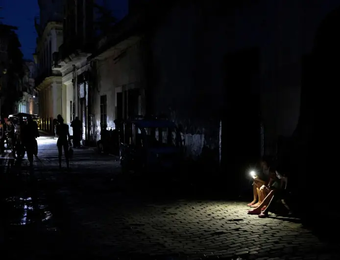 KUBA PONOVNO U MRAKU: ELEKTROENERGETSKA MREŽA POTPUNO PALA, STRUJE NEMA DILJEM ZEMLJE