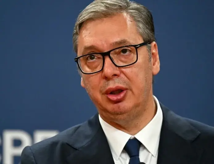 VUČIĆ PODNIO OSTAVKU