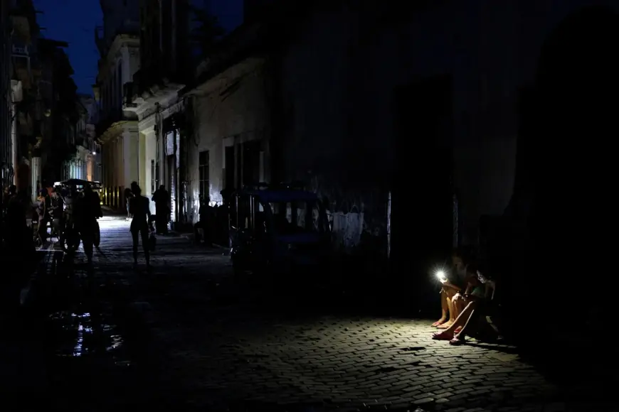 KUBA PONOVNO U MRAKU: ELEKTROENERGETSKA MREŽA POTPUNO PALA, STRUJE NEMA DILJEM ZEMLJE