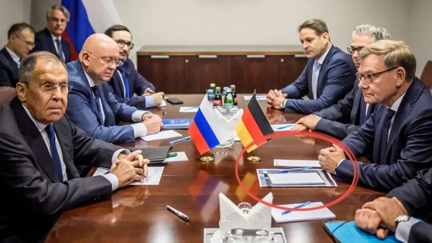 LAVROV PRED NJEMAČKOG MINISTRA STAVIO DOKUMENT O MASAKRU: ODMAH GA JE PREKRIO