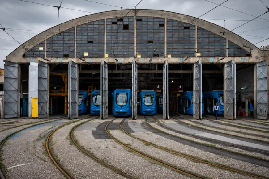 ZAGREB PRED KOLAPSOM. "NE IZNOSITE SMEĆE, NE ZOVITE TAKSIJE, VOZITE SE SA SUSJEDIMA"a