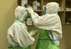 SLOMLJENA EPRUVETA UZROKOVALA SMRT? MLADA TEHNIČARKA PREMINULA OD KUGE, 200 LJUDI U KARANTENI