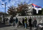 REDOVI ZA GLASANJE I PRED VELEPOSLANSTVOM SRBIJE U ZAGREBU